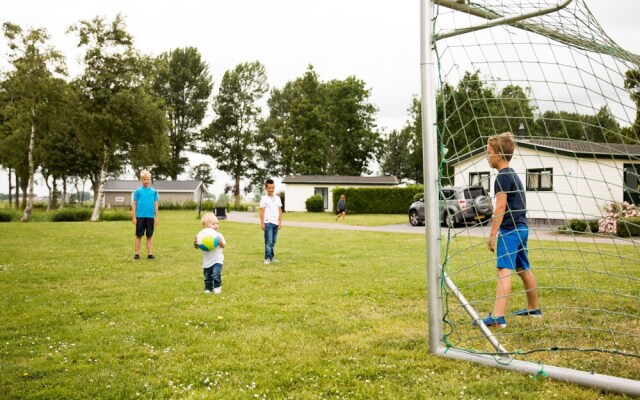 Detached, light chalet with dishwasher not far from Hoorn