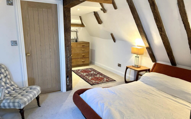 3 Bed Cottage - Sleeps 6 - Pets - Parking - Wifi