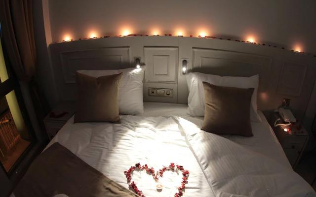 X-Nellyi Boutique Hotel