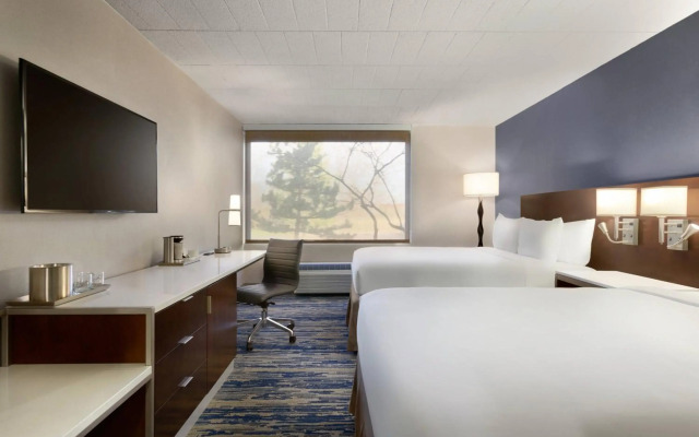 Skyline Hotel Detroit Airport, SureStay Collection by BW