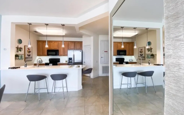 Penthouse Gem 3 Bedroom Condo by Redawning