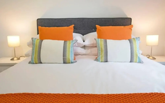 1 Bed Apartment Near Airport