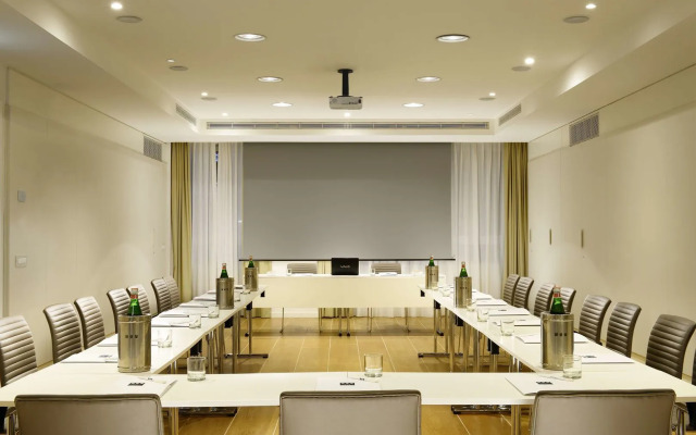 Отель Unahotels Century Milano