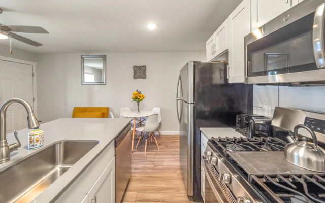 Modern 1BR Near UT Hyde Park Evonify