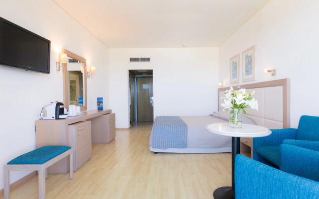 The Golden Coast Beach Hotel