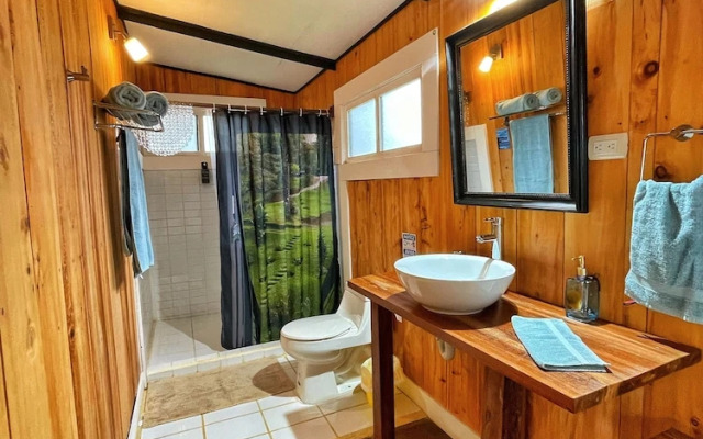 Reventazon River Mountain Lodge