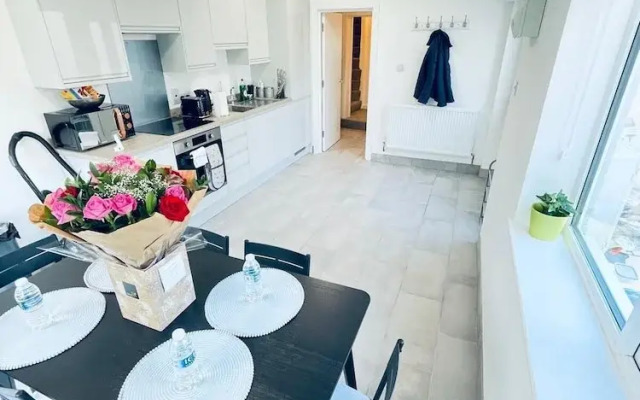Immaculate 2 Bed House in Cambridge
