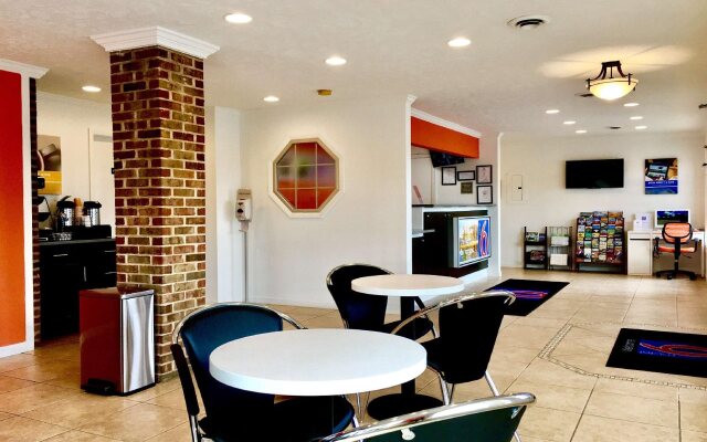 Motel 6 Hillsville, VA