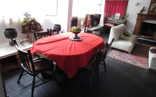 Maria Adelaida Hostal