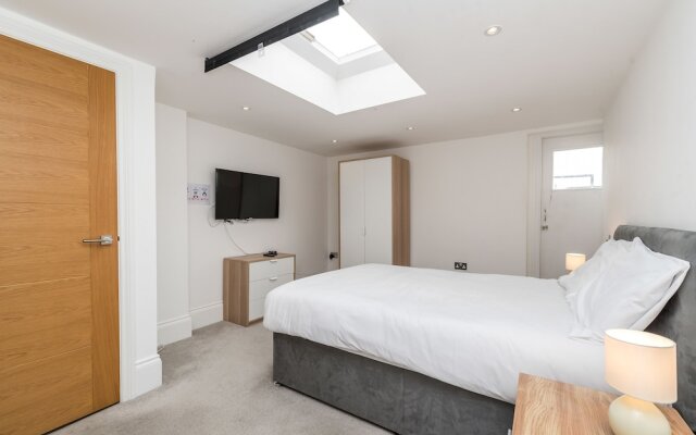 Piccadilly Lofts  by Allô Housing