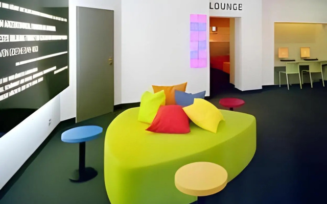 Colour Hotel
