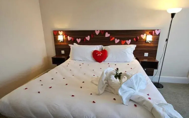 Palms Hotel & Retreat By Palette London Romford