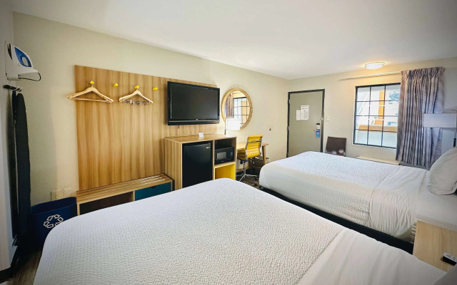 Days Inn by Wyndham WestEnd Alexandria,VA Washington DC Area