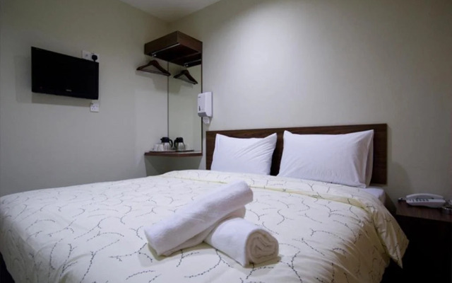 OYO 89480 Dream House Hotel