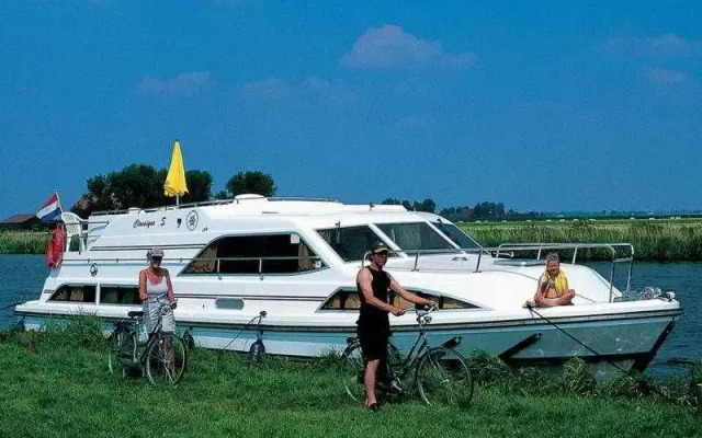Le Boat Belturbet