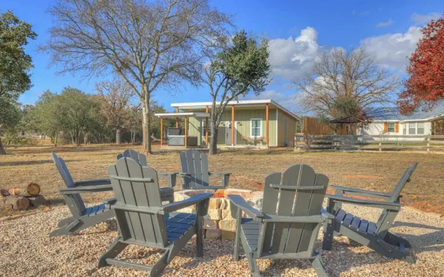 Evergreen Escape W/hot-tub 5 Min to Downtown!