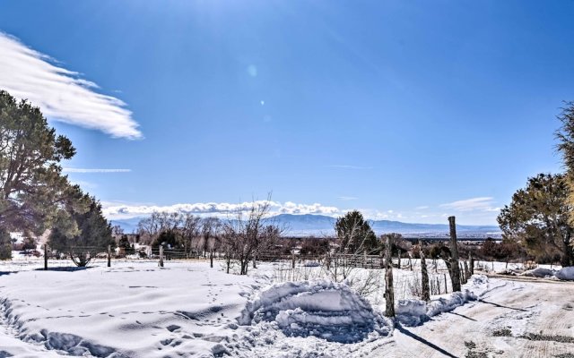 Unique Casita w/ Kiva Fireplace: 11 Mi to Taos Ski