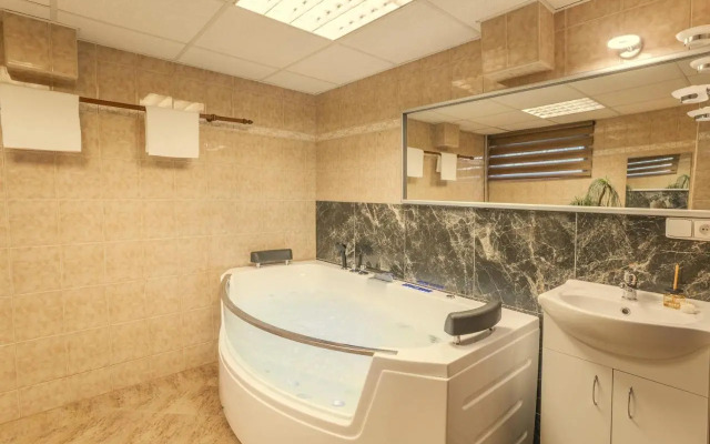 Wellness studio! Finnish sauna, Whirlpool, Gym & more!