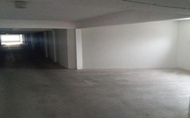 Leona Apartment