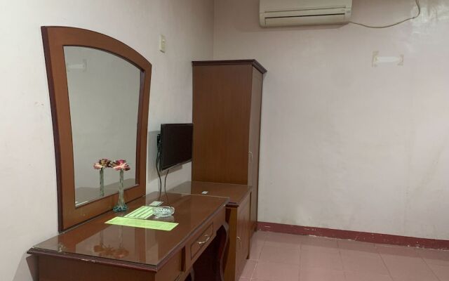 OYO 93650 Pondok Baruga 777 Near Sarewo Musik Studio Kendari