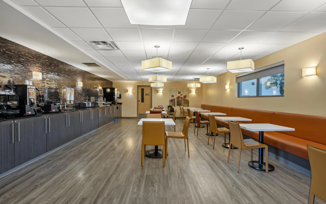 Best Western Plus Airport Inn & Suites