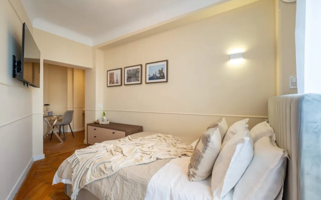 Elegant 3BR by the Romanian Athenaeum