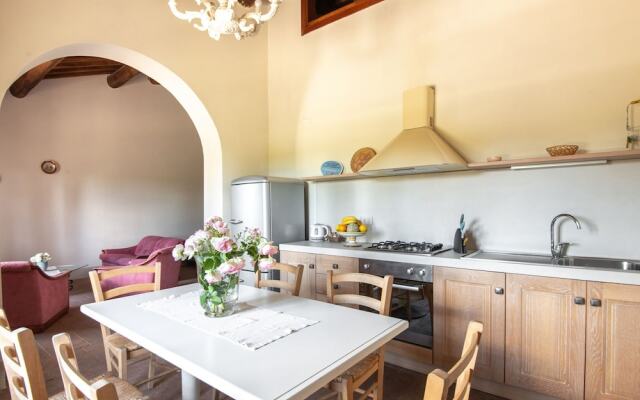 Secluded Apartment in Rapolano Terme with Garden