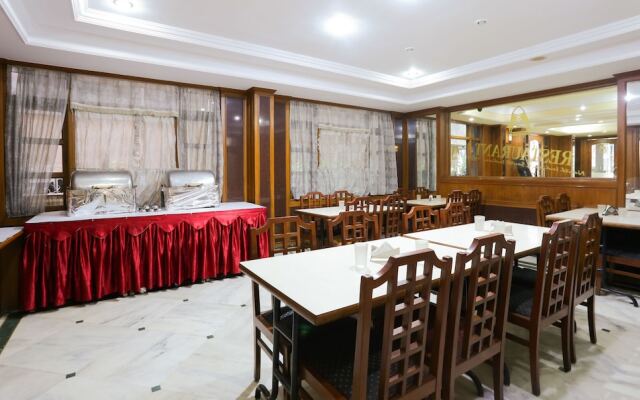 Hotel Adarsha Inn
