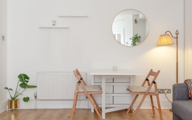 Cosy 1 Bed Basement Flat in Shepherds Bush
