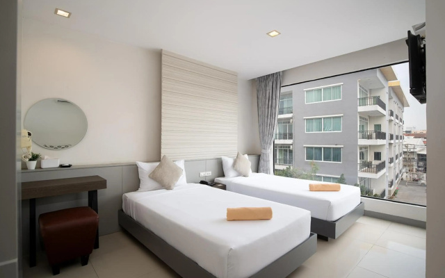 Leenova Hotel