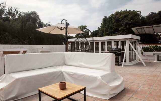 w Villa With Rooftop Terrace in Barranco
