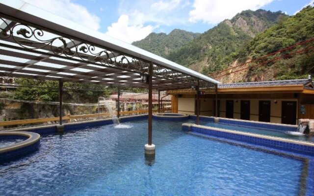Utopia Holiday Hotel