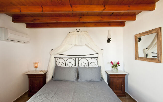 Aspa Villas Santorini Studios & Cave Houses