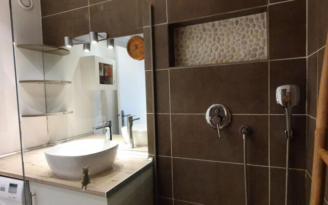 Classy Apartment in Nice with pool and private parking place