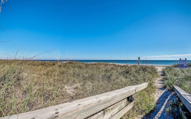 Rustic Ocean Front Cottage by RedAwning