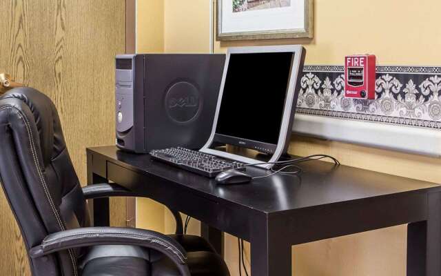 Rodeway Inn & Suites Milwaukee Airport