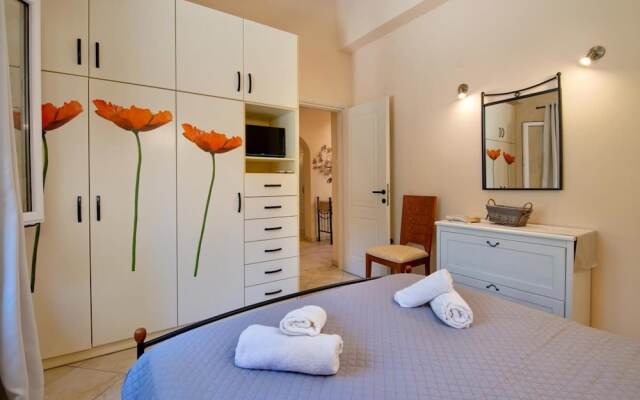 Maritina Villa - 2 BR House Surrounded by Olive Groves