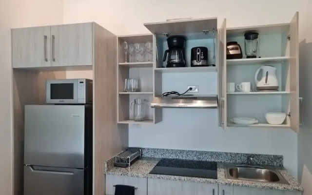 w Outstanding 1BR in Santa Ana