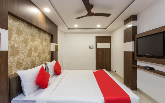 OYO 8977 Hotel Rajnandani Residency