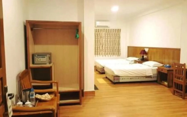 Sky Hotel Hlaing Thar Yar Yangon