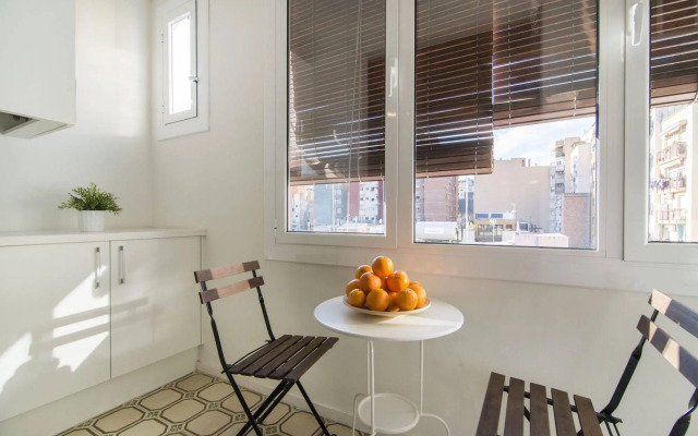 Happy People Gaudi Sant Pau