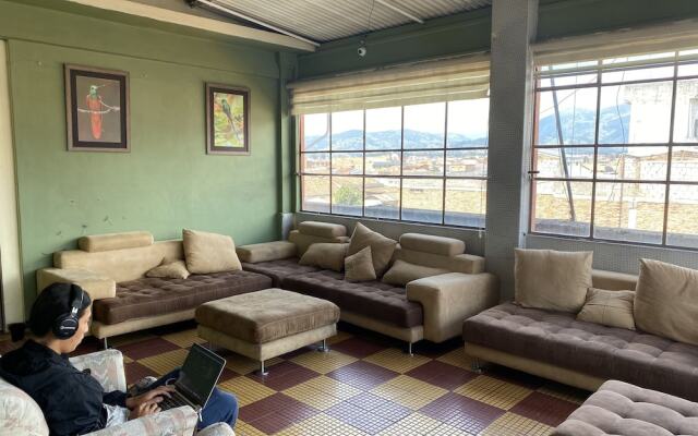 Check Inn B&B - Hostel