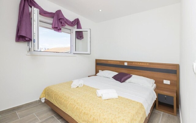 Beautiful Home in Vir With Wifi and 5 Bedrooms