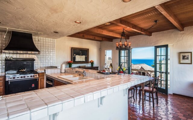 3263 Villa by the Sea