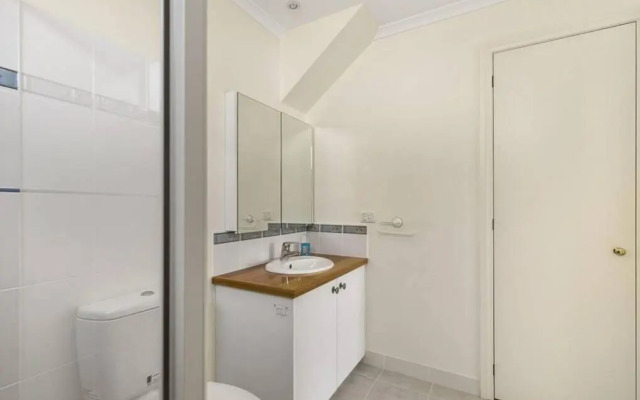 Phillip Island Time - Large home with self-contained apartment sleeps 11