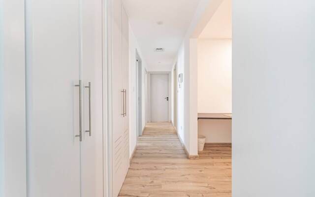 New Fully Upgraded - Central Located - Fits 6