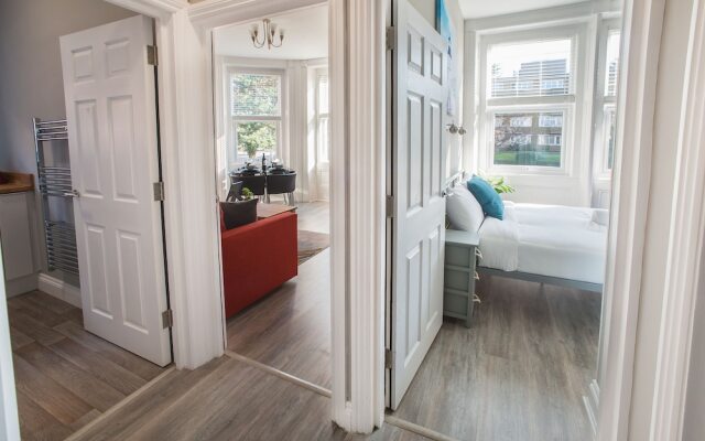 Chine Gardens Apartment