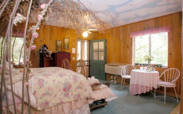 Wikiup Bed & Breakfast