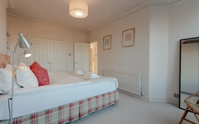 2 Bedroom Apartment Near Ladbroke Grove