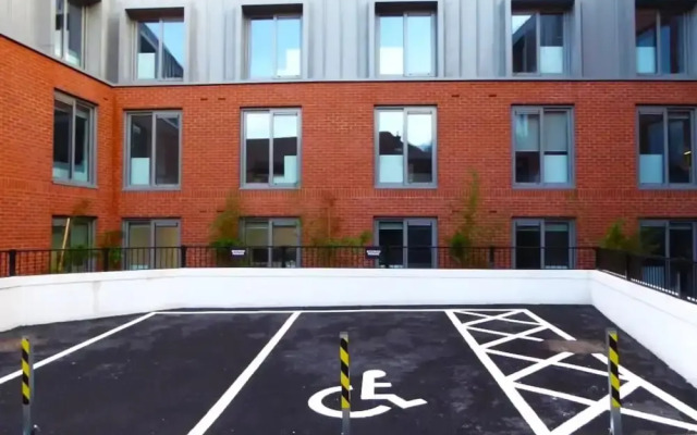 Student Only The Cube Ealing